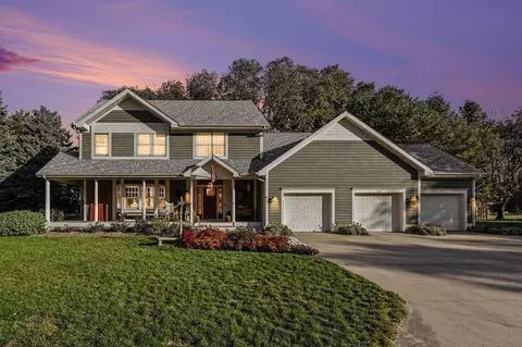 2501 Lake Vista Dr, Shoreham, MI 49085
