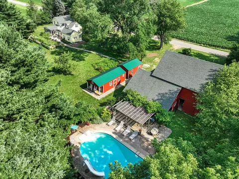 6475 Olive Branch Rd, Bertrand, MI 49113