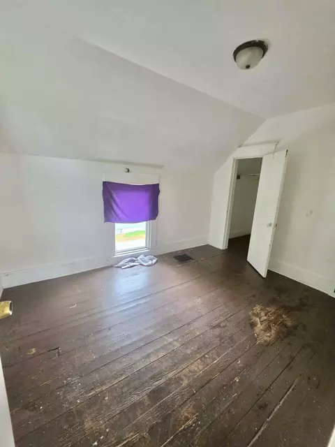 Bedroom - 1069 E Main St, Benton, MI 49022 photo 1 of 2
