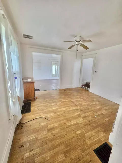 Living - 1069 E Main St, Benton, MI 49022 photo 3 of 4