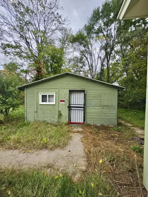 Exterior - 1069 E Main St, Benton, MI 49022 photo 2 of 6
