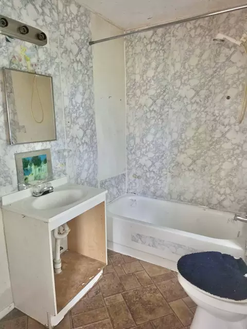 Bath - 1069 E Main St, Benton, MI 49022 photo 1 of 2