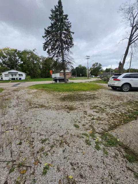 Exterior - 1069 E Main St, Benton, MI 49022 photo 6 of 6