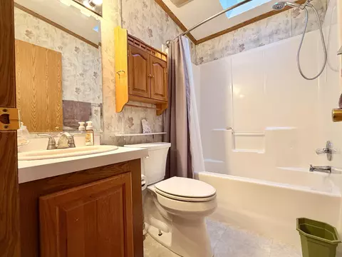 Bath - 102 Elderberry, Niles, MI 49120 photo 5 of 5