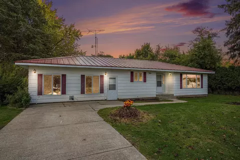 1610 Galien Buchanan Rd, Galien, MI 49113