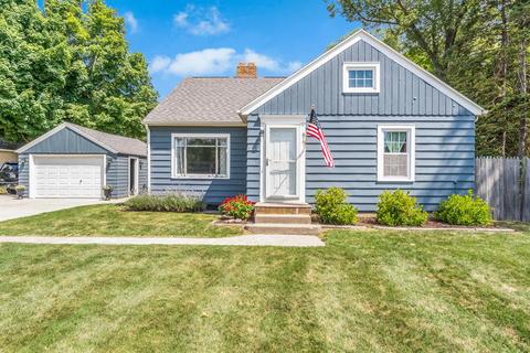 817 E Savidge St, Spring Lake, MI 49456 photo 1