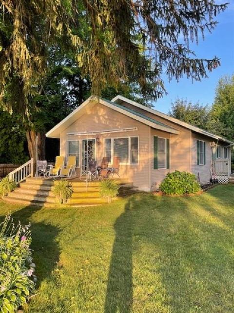 8211 S Pine Tree Ln, Cedar, MI 49621 photo 1