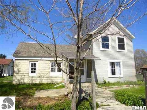 175 E Ludington Dr, Farwell, MI 48622 photo 1