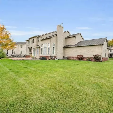 000 Cartwright Ln, South Lyon, MI 48178