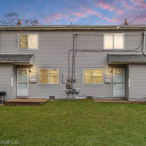 33020 Akron St, Westland, MI 48186