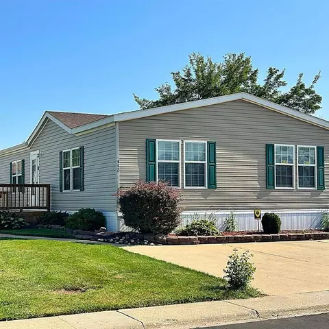 442 Pine Cone Trl, Monroe, MI 48161 photo 1