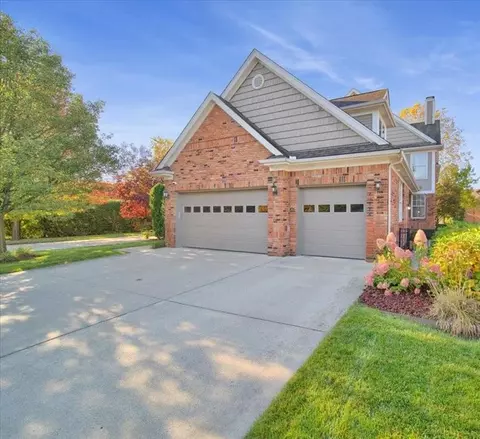 29026 Thistle Ln, Harrison Township, MI 48045