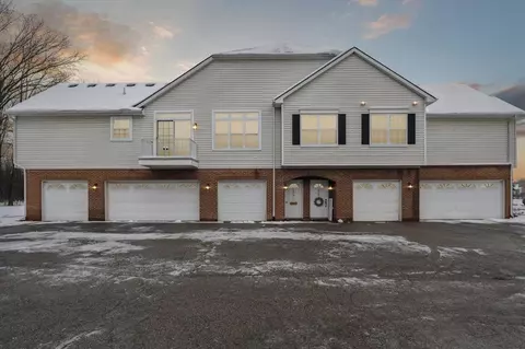 554 Olde English Cir, Howell, MI 48855