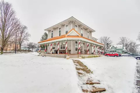 2 Reading Ave, Hillsdale, MI 49242