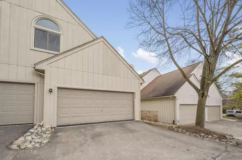 29485 Laurel Dr UNIT FAINGTON, Farmington Hills, MI 48331