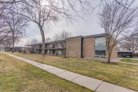 15075 Hubbard St #16, Livonia, MI 48154
