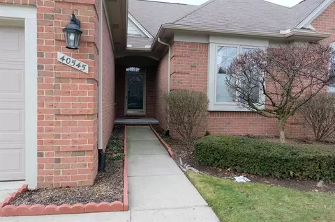 40545 Oakbrook Dr, Sterling Heights, MI 48310