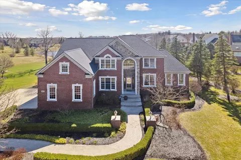 19017 Heather Ridge Dr, Northville, MI 48168