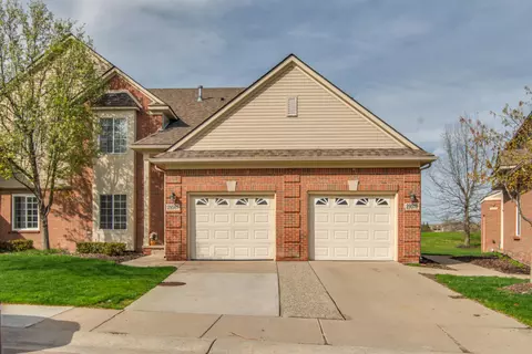 29571 Woodpark Cir, Warren, MI 48092