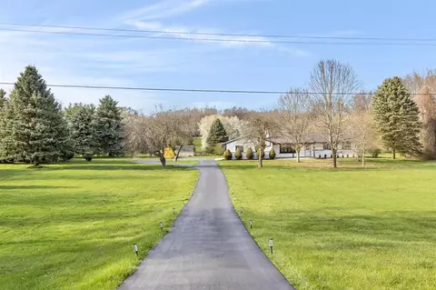 2387 E Commerce Rd, Milford, MI 48381