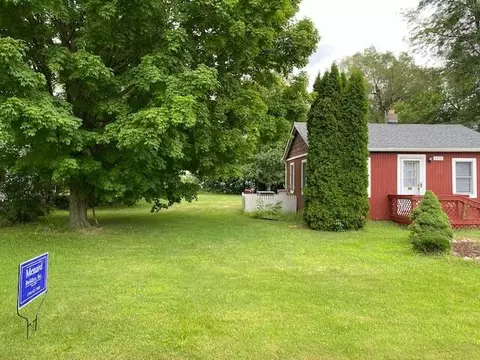 8830 Northern Ave, Plymouth, MI 48170