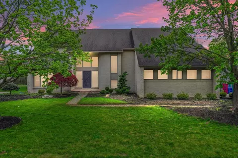 6737 Stonebridge Ct, West Bloomfield, MI 48322
