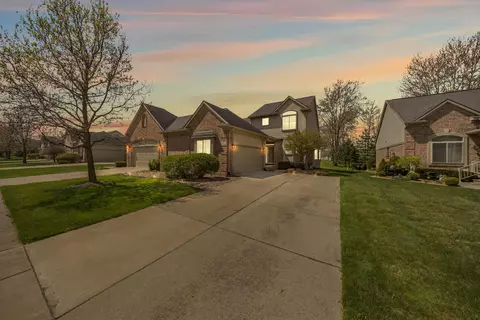 40700 Saint Louis Dr, Clinton Township, MI 48038