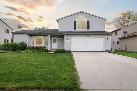 826 Talon Ct, South Lyon, MI 48178