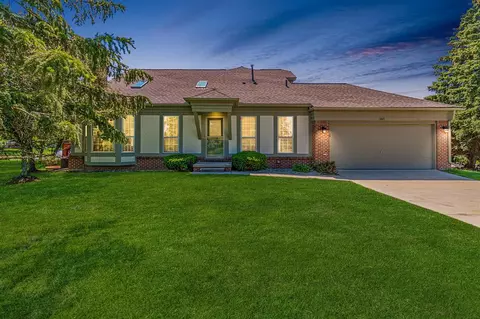1821 Lone Wolf Ln, Canton, MI 48188