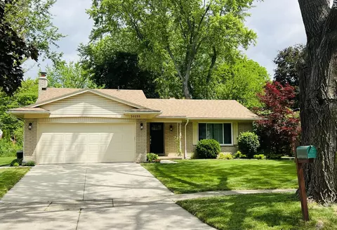30255 Pleasant Trl, Southfield, MI 48076