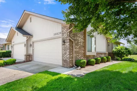 38828 Windmill Pointe S, Clinton Township, MI 48038