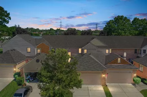 4623 Royal Cove Dr, Utica, MI 48316