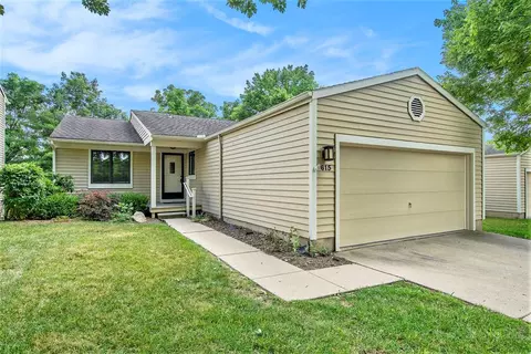 615 Woodcreek Cir #4, Saline, MI 48176
