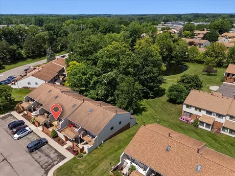 2566 Lexington Dr UNIT SOUTH, Lyon, MI 48178