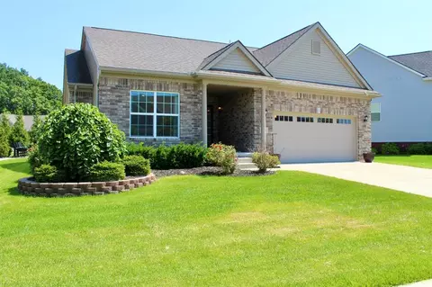 746 Kestrel Ct, South Lyon, MI 48178