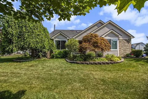 7639 W Summerdale Cir W, Ypsilanti, MI 48197