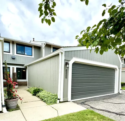 1068 Washington Circle Unit Cir #110, Northville, MI 48167