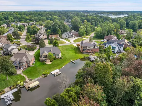 1134 Forest Bay Dr, Waterford, MI 48328