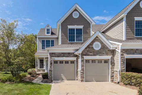 26245 Fieldstone Dr, Novi, MI 48374