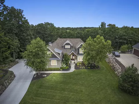 12359 Boulder Pass Dr, Brighton, MI 48380