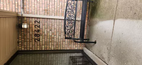 28422 W 8 Mile Rd UNIT FAINGTON, Farmington, MI 48336