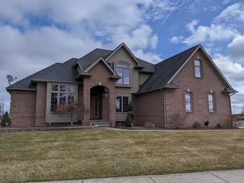 8502 Cobblestone Dr, Newport, MI 48166