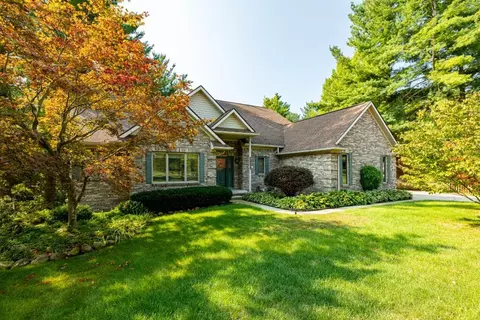 5439 Pine View Dr, Ypsilanti, MI 48197