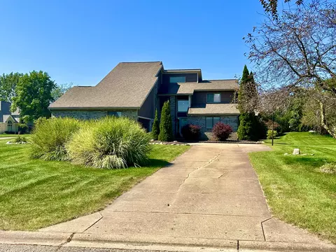 10142 Longford Dr, Green Oak, MI 48178
