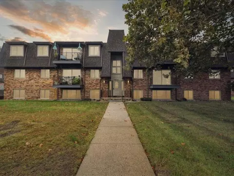119 Riviera Dr UNIT ST, Saint Clair Shores, MI 48080