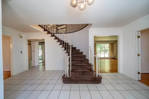 270 Orange Lake Dr, Bloomfield Hills, MI 48302