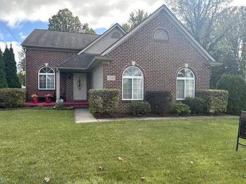 22242 Glenwood St, Clinton Township, MI 48035