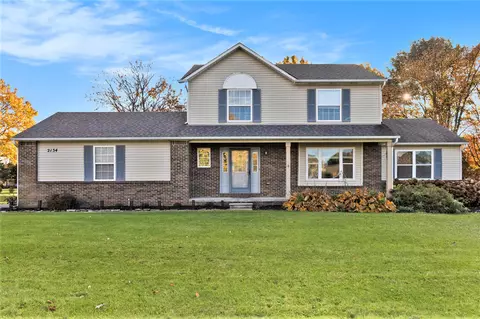 2134 Airway Dr, Brighton, MI 48114