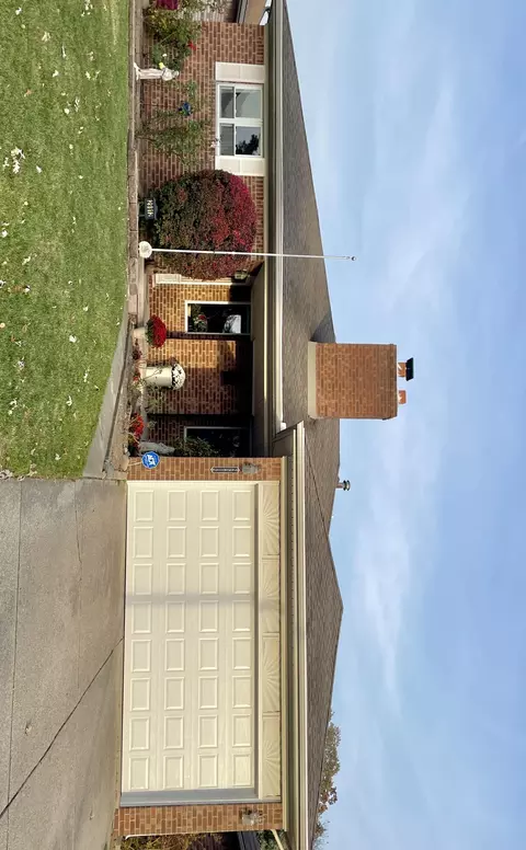 29812 Ledford Dr, Warren, MI 48088