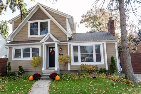 808 Meadowdale St, Ferndale, MI 48220
